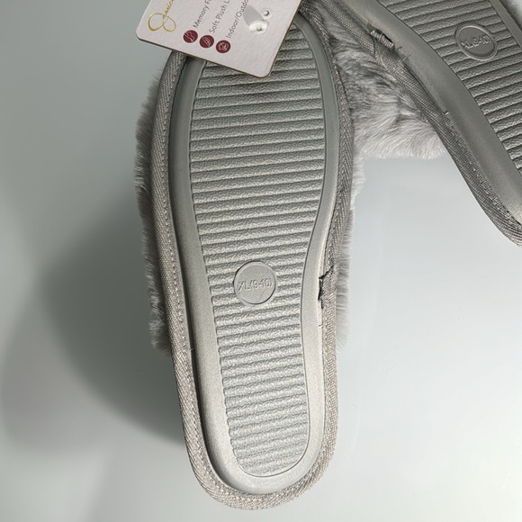 Jessica Simpson memory foam fuzzy open toe slippers 9/10 - Picture 5 of 9